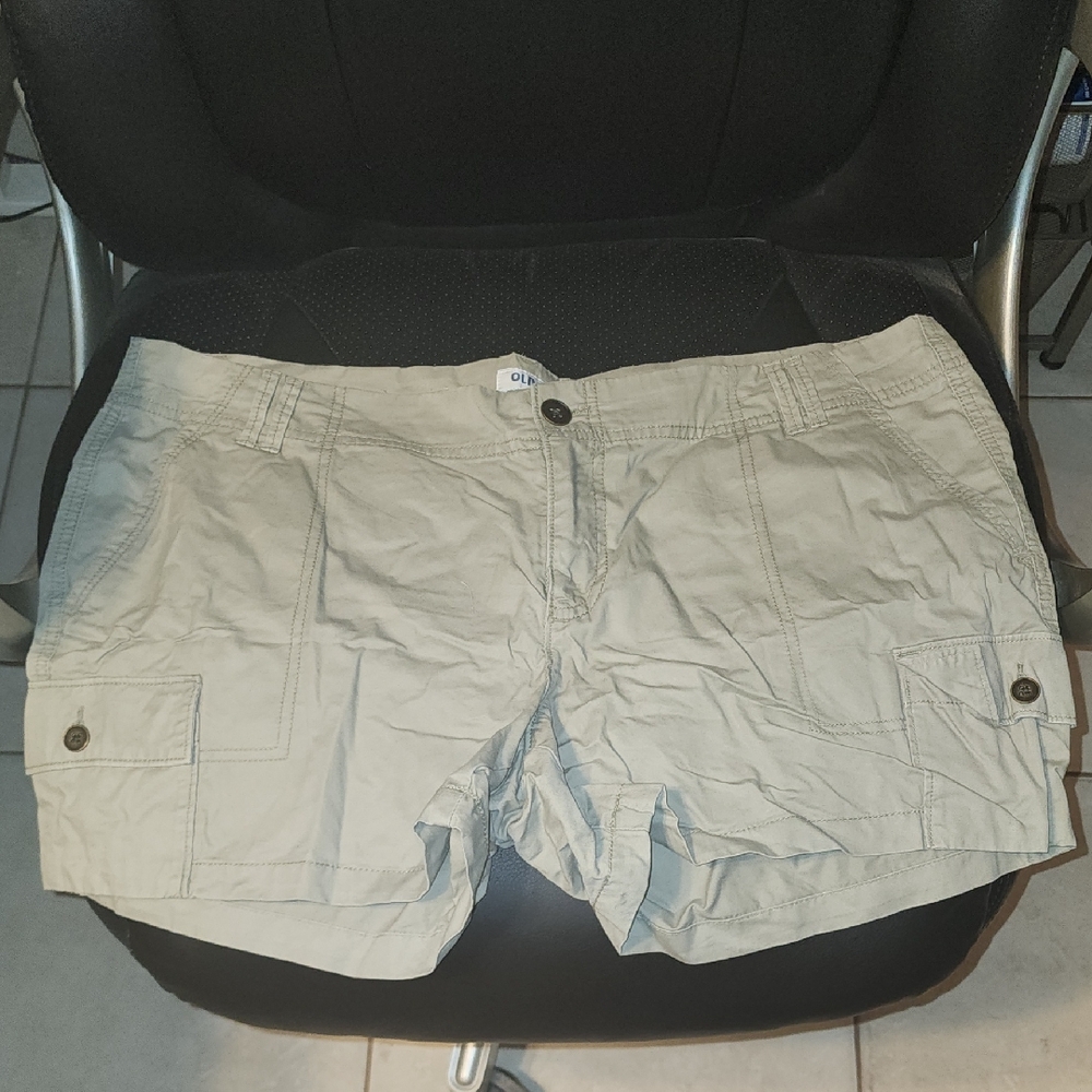 Old Navy Women's Light Tan Cargo Shorts